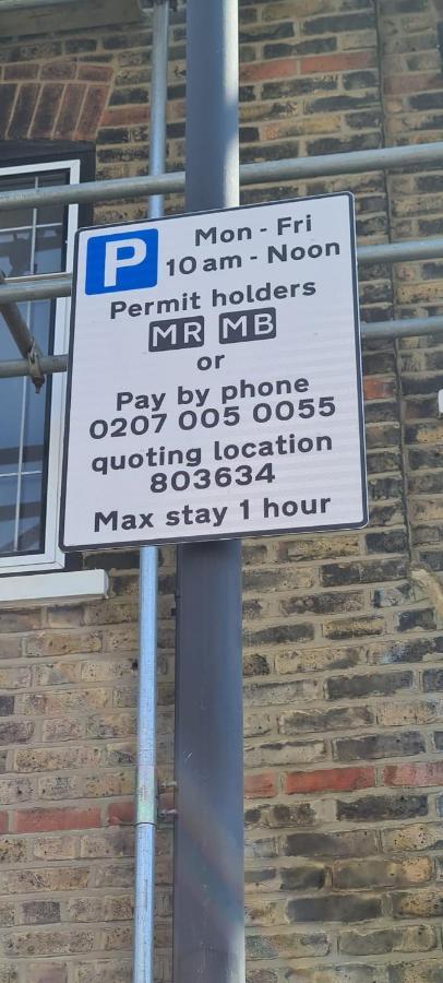 Stylish Home In Streatham. ロンドン エクステリア 写真
