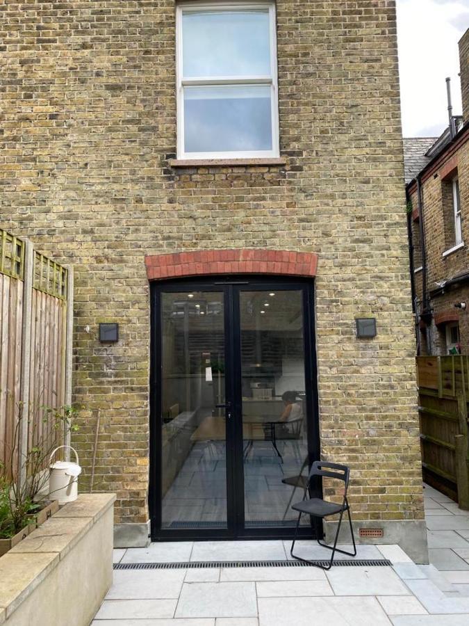 Stylish Home In Streatham. ロンドン エクステリア 写真